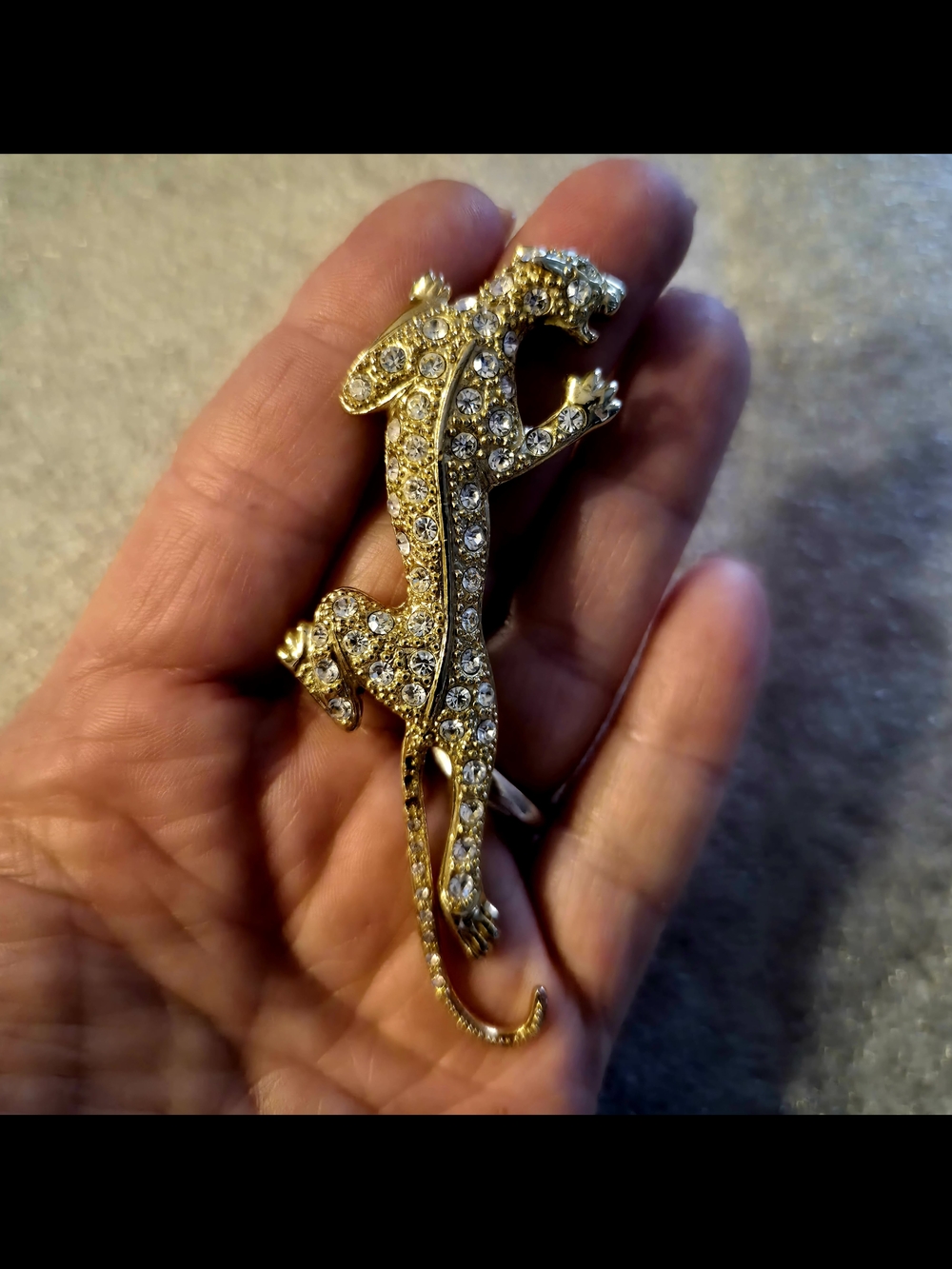 VTG Gold-Tone Crystal Leopard Brooch - Elegant Women's Jewelry